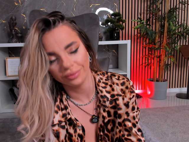 PearlPlenty live cam on BongaCams