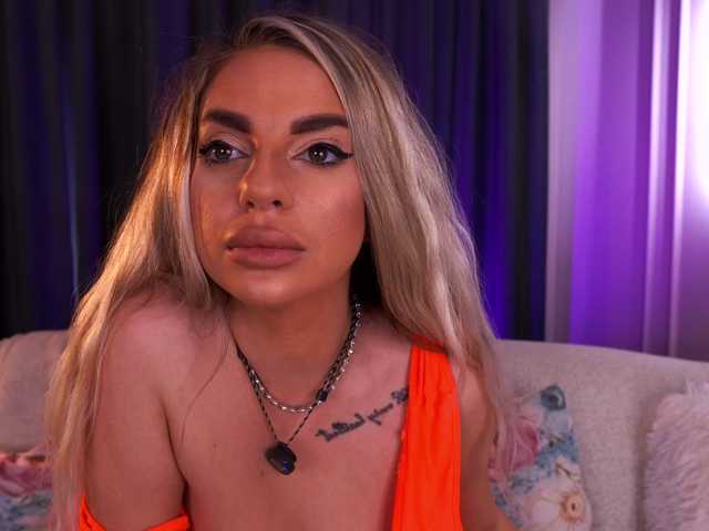 PearlPlenty live cam on BongaCams