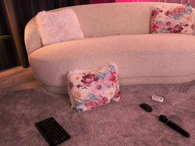 PearlPlenty live cam on BongaCams