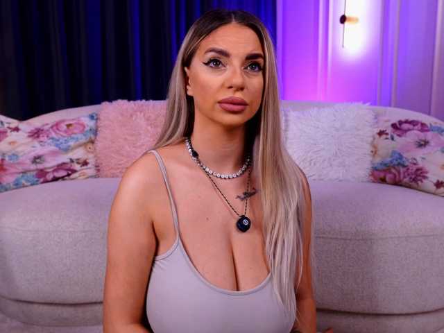 PearlPlenty live cam on BongaCams