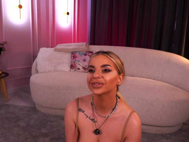 PearlPlenty live cam on BongaCams