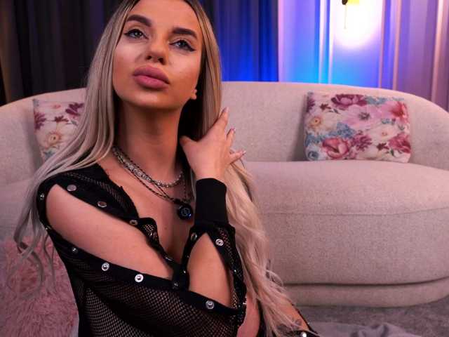 PearlPlenty live cam on BongaCams