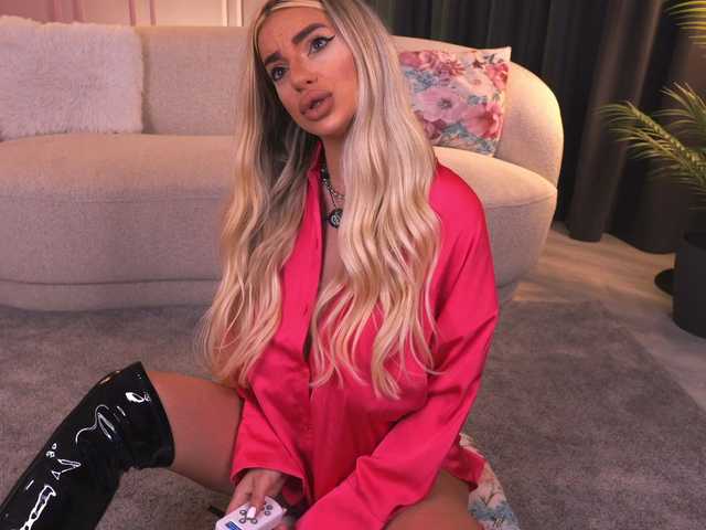 PearlPlenty live cam on BongaCams