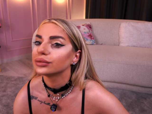 PearlPlenty live cam on BongaCams