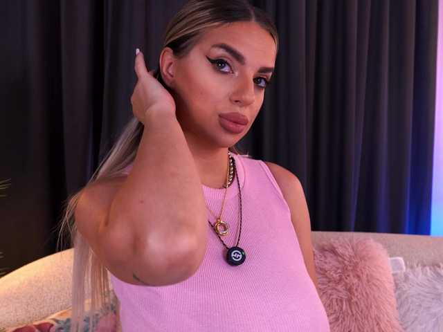 PearlPlenty live cam on BongaCams