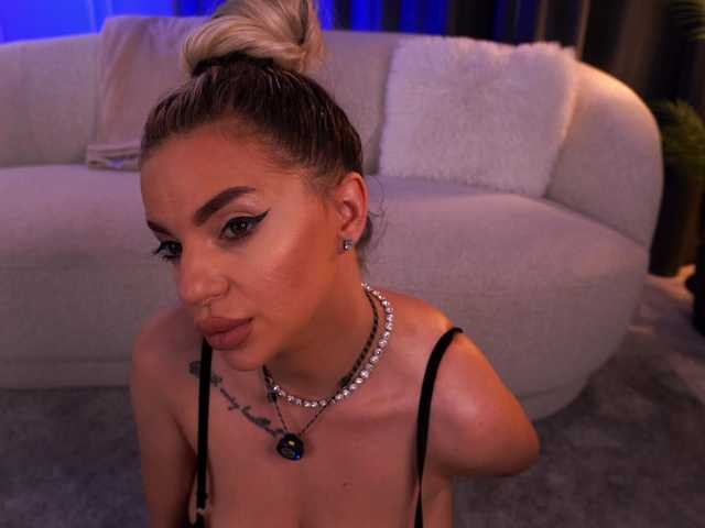 PearlPlenty live cam on BongaCams