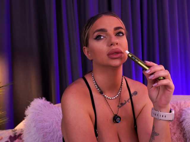 PearlPlenty live cam on BongaCams