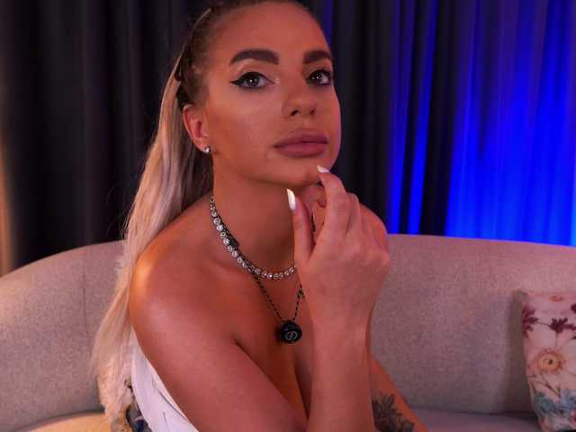 PearlPlenty live cam on BongaCams