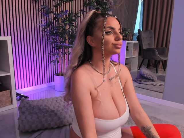 PearlPlenty live cam on BongaCams