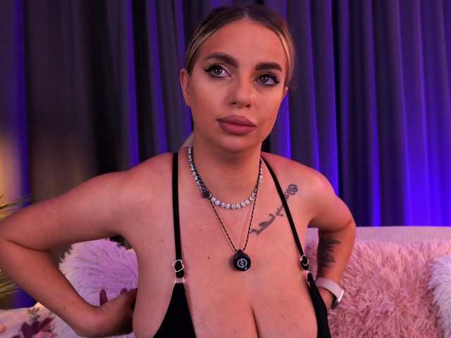 PearlPlenty live cam on BongaCams