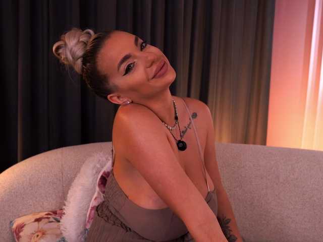 PearlPlenty live cam on BongaCams