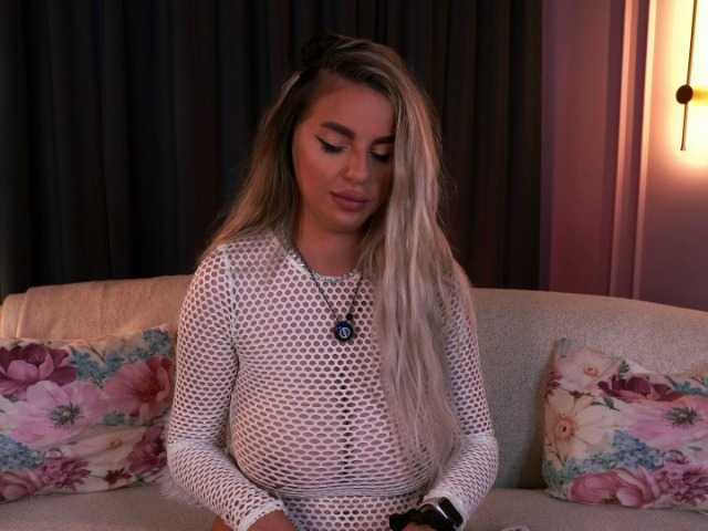 PearlPlenty live cam on BongaCams