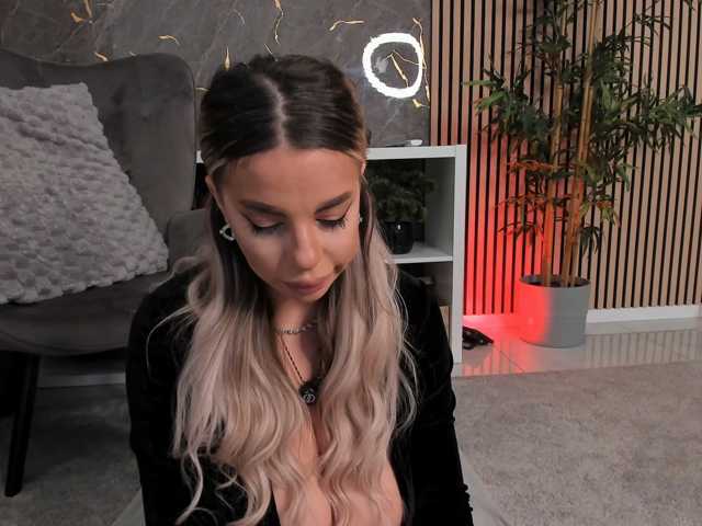 PearlPlenty live cam on BongaCams