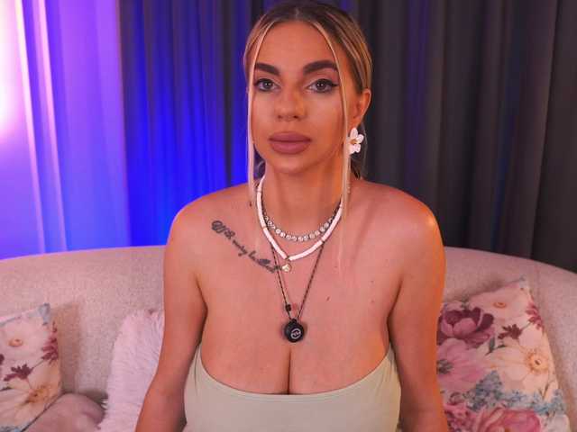 PearlPlenty live cam on BongaCams