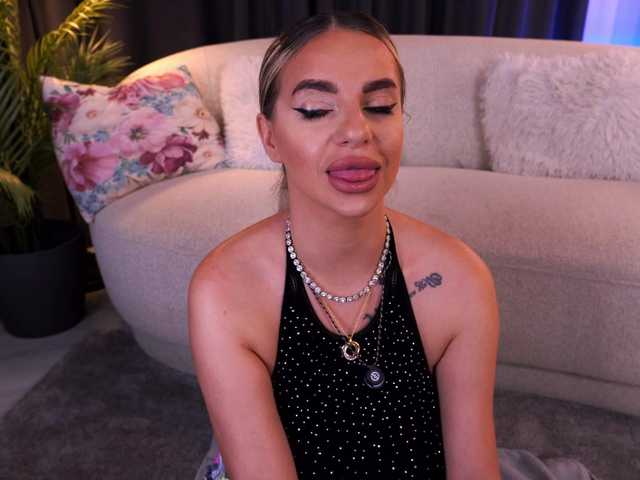 PearlPlenty live cam on BongaCams