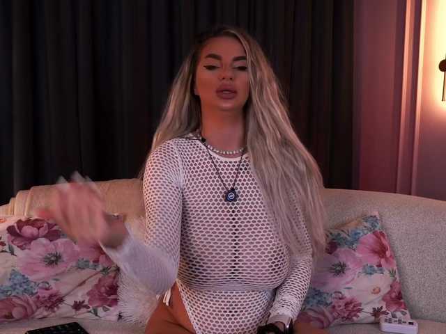 PearlPlenty live cam on BongaCams