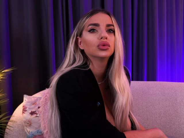 PearlPlenty live cam on BongaCams