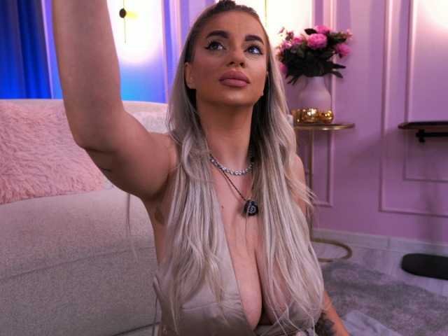 PearlPlenty live cam on BongaCams