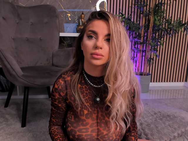 PearlPlenty live cam on BongaCams