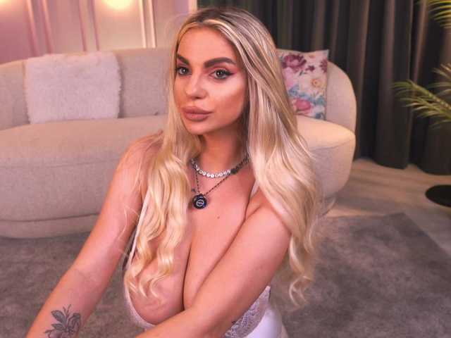PearlPlenty live cam on BongaCams
