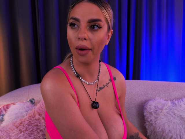 PearlPlenty live cam on BongaCams