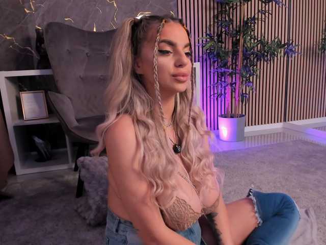 PearlPlenty live cam on BongaCams