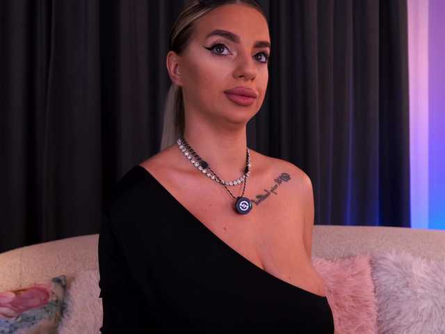 PearlPlenty live cam on BongaCams