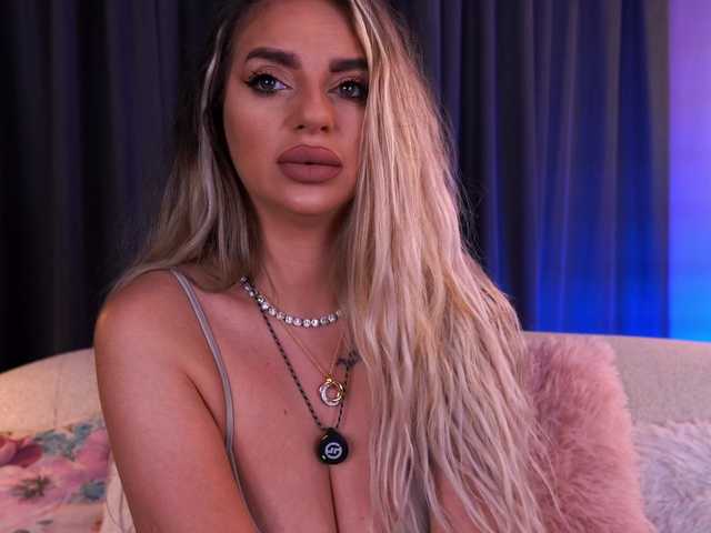 PearlPlenty live cam on BongaCams
