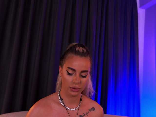 PearlPlenty live cam on BongaCams