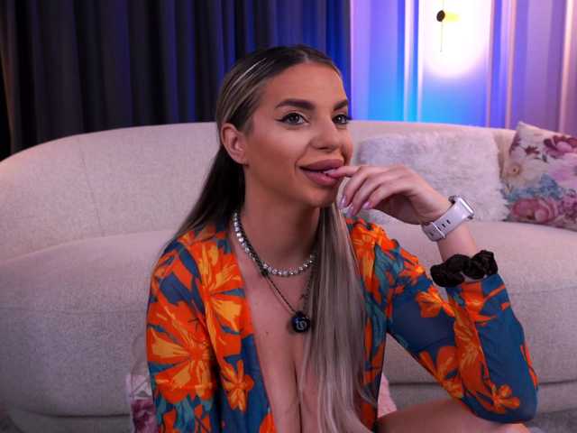 PearlPlenty live cam on BongaCams