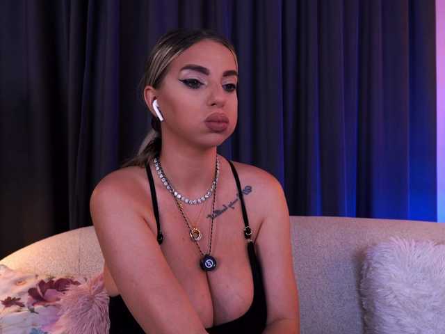 PearlPlenty live cam on BongaCams
