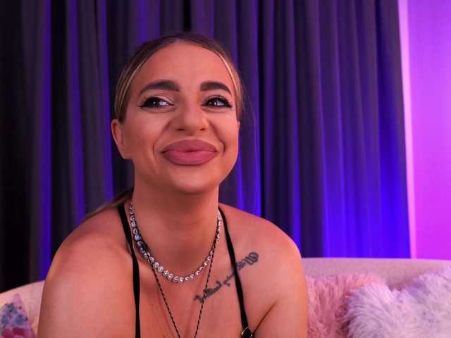 PearlPlenty live cam on BongaCams