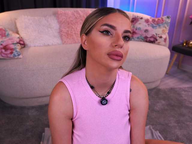 PearlPlenty live cam on BongaCams