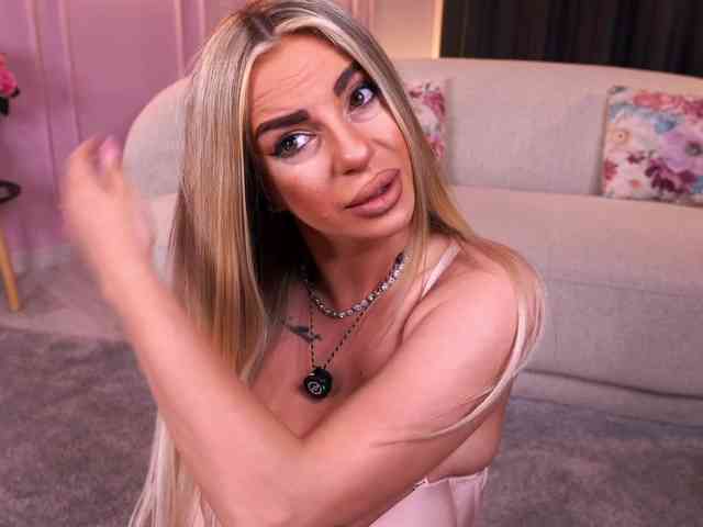PearlPlenty Live Webcam on BongaCams
