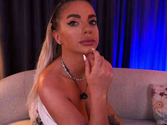 PearlPlenty Live Webcam on BongaCams