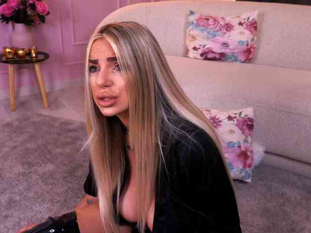 PearlPlenty Live Webcam on BongaCams