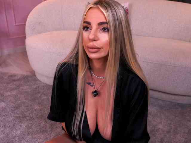 PearlPlenty Live Webcam on BongaCams
