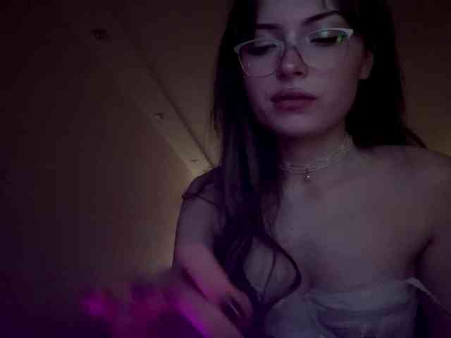 Acest model este live acum. HoodKate