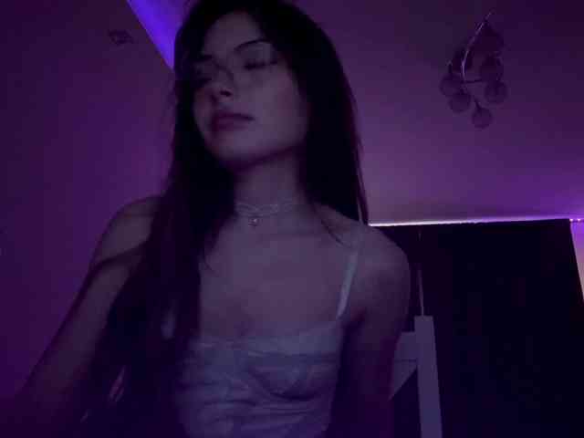 Este modelo está ao vivo agora. HoodKate
