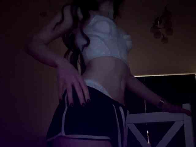 Este modelo está en vivo ahora. HoodKate