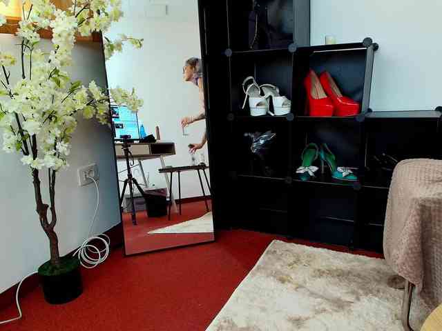 GoldieAmis webcam