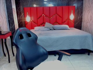 LatinaHoleQueen-1