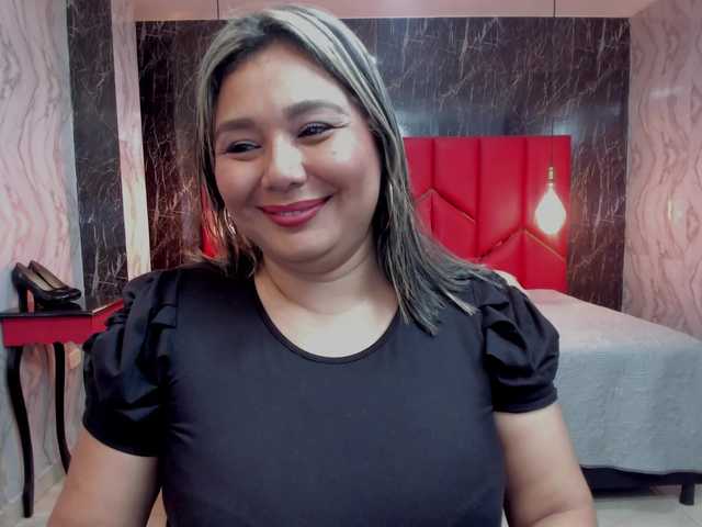 LatinaHoleQueen-1