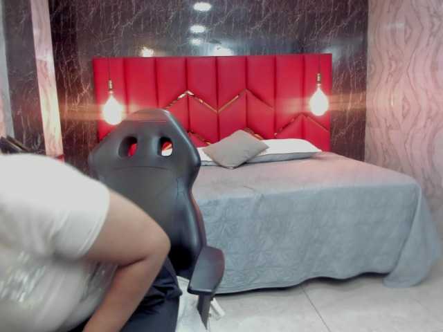LatinaHoleQueen-1