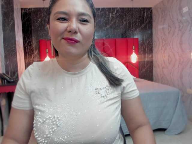 LatinaHoleQueen-1