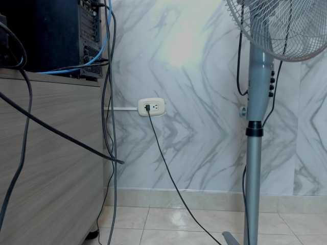 LatinaHoleQueen-1 live cam on BongaCams