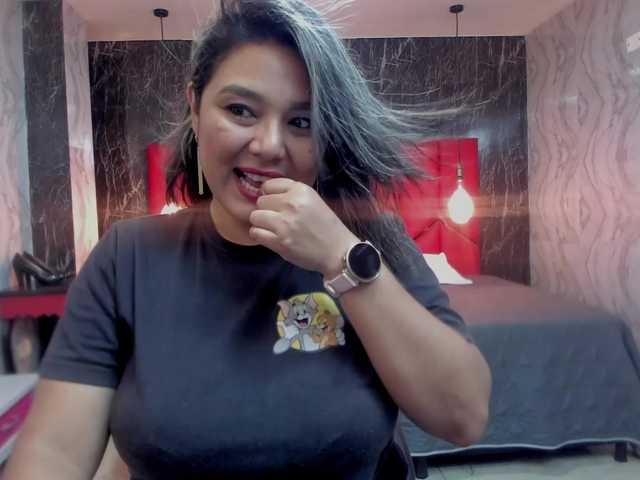LatinaHoleQueen-1