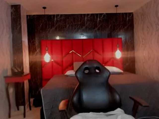 LatinaHoleQueen-1