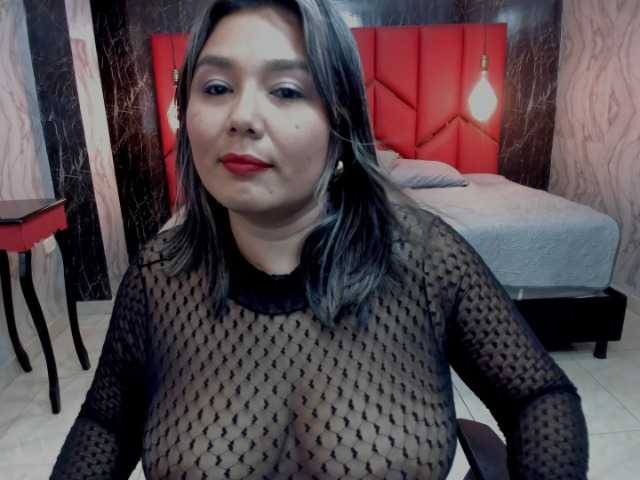 LatinaHoleQueen-1