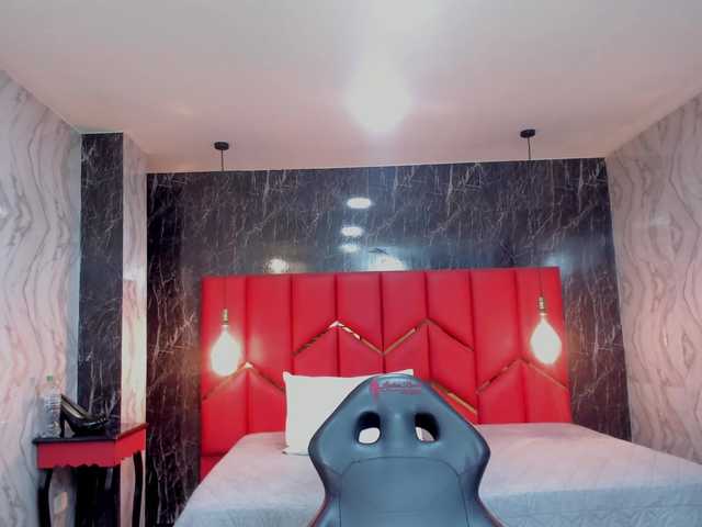 LatinaHoleQueen-1 live cam on BongaCams